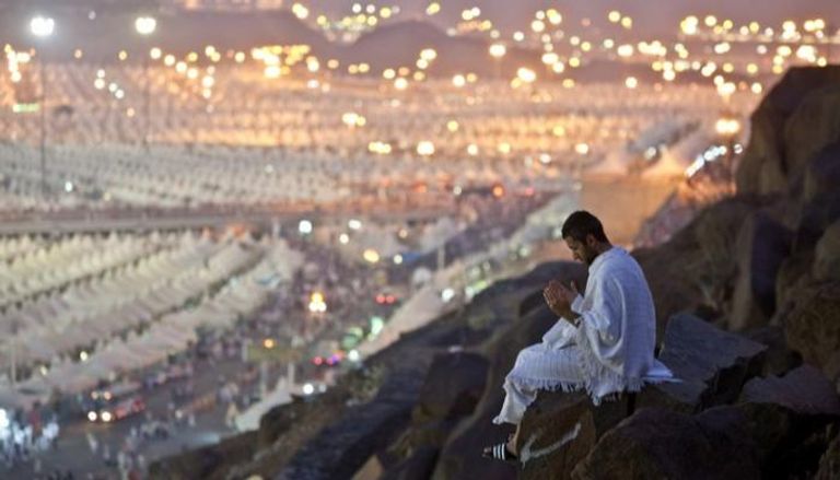 دعاء يوم عرفة ..  اللهم لا ترفع عنا غطاء سترك (10 أدعية)