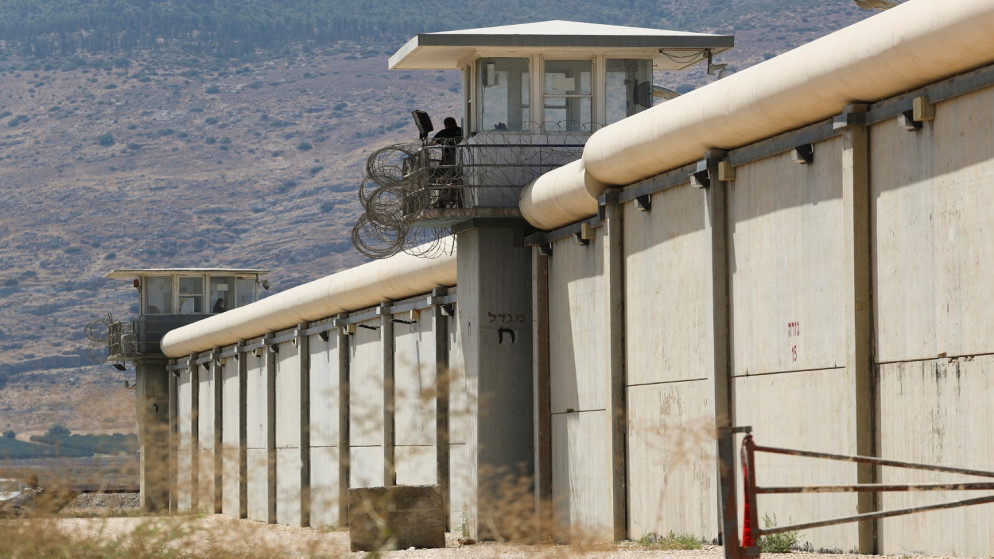 5 أسرى فلسطينيين يضربون عن الطعام رفضا للاعتقال الإداري