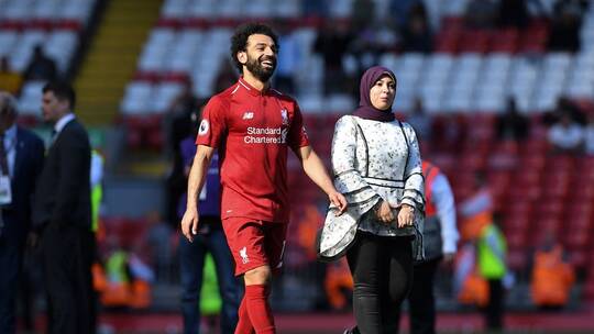 محمد صلاح يحتفل بالكريسماس مع عائلته ..  صور