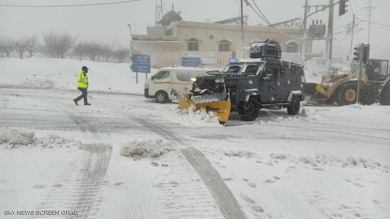 وزير الأشغال يوعز باستخدام الملح لمنع تشكل الإنجماد على الطرق