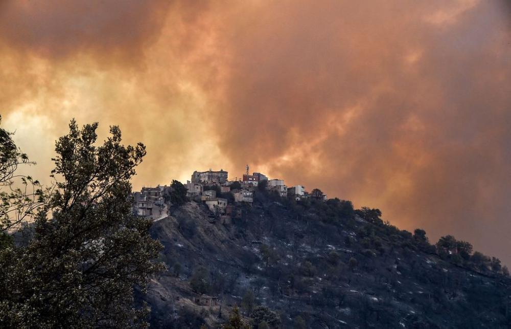  الجزائر: وفاة 18 عسكريا جراء الحرائق شمال البلاد