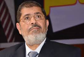 مرسي سيعيّن محامين ..  لكنه لا يعترف بالمحكمة