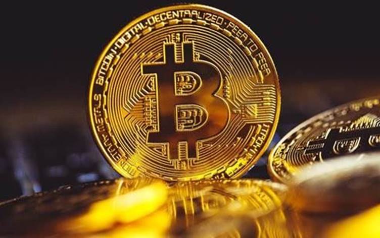 سعر البتكوين يسجل رقما قياسيا يفوق 75 ألف دولار