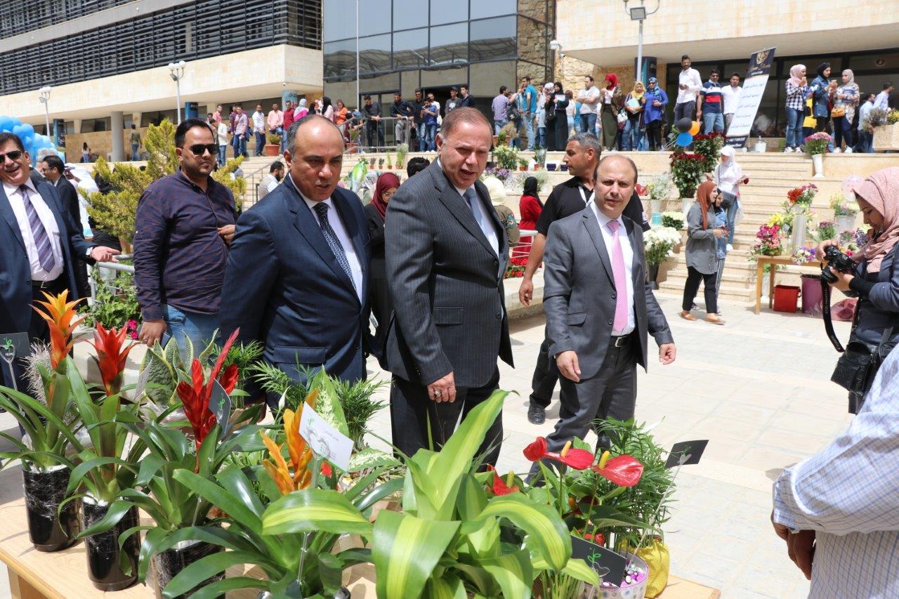 مهرجان للزهور في "عمان العربية" 