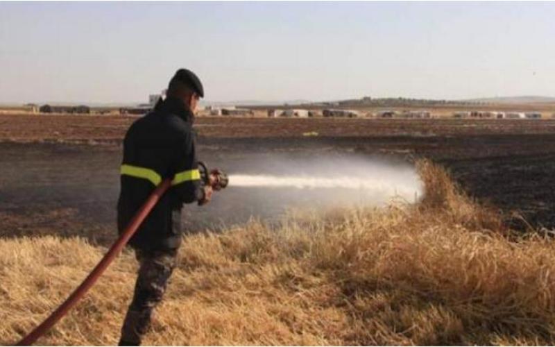 الدفاع المدني يخمد حريق أعشاب جافة تقدر مساحته بـ (٧٠) دونم في منطقة بيرين
