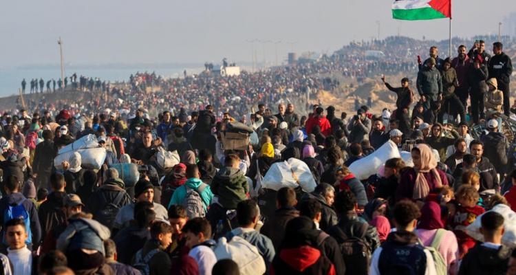 الإعلام الحكومي بغزة: أكثر من نصف مليون نازح عادوا إلى محافظات غزة والشمال خلال ال72 ساعة الماضية