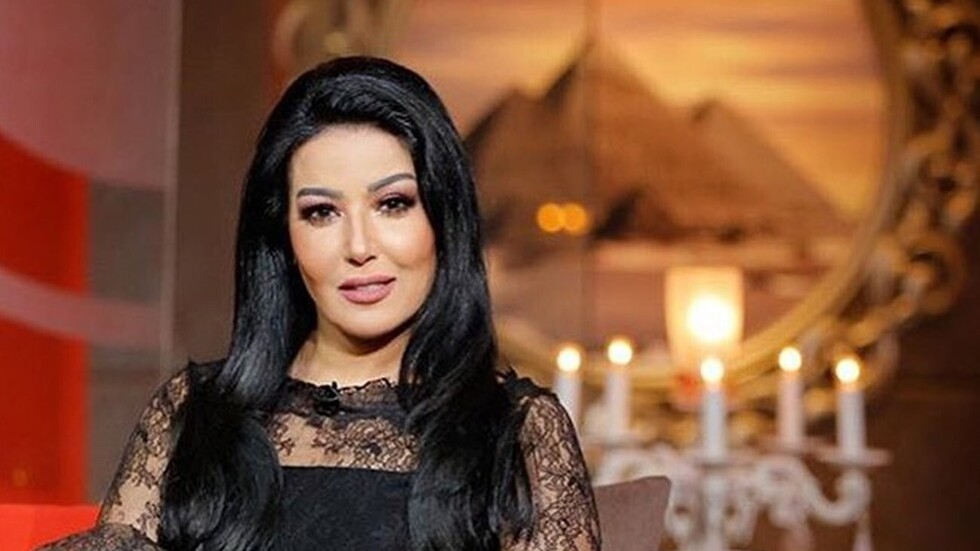 تعرض صحفيين للاعتداء في عزاء والدة الفنانة سمية الخشاب