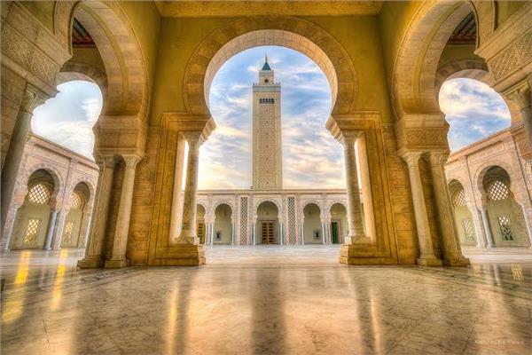 بسبب راتبه ..  مؤذن تونسي يرفض رفع الأذان ويترك المسجد مغلقا