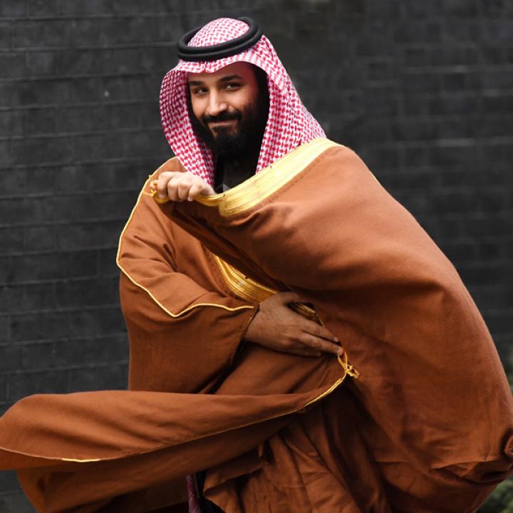 الأمير محمد بن سلمان يستقبل مسؤولا أجنبيا رفيعا في "بيت شَعر" ..  صور