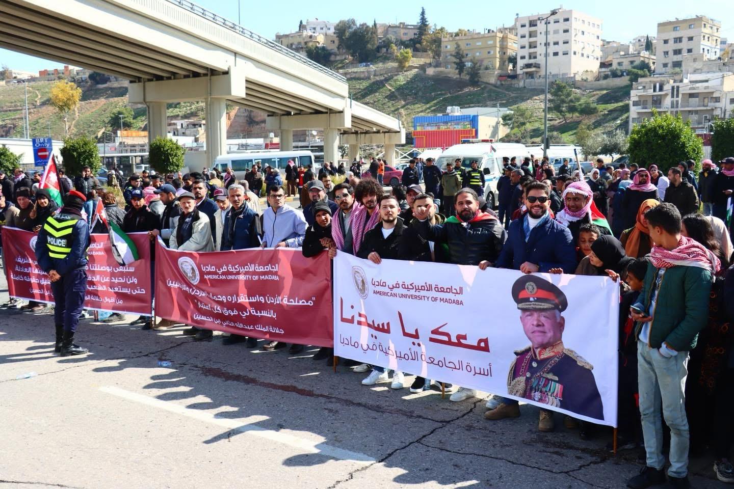 الجامعة الأميركية في مادبا تشارك في الاستقبال الحاشد لجلالة الملك