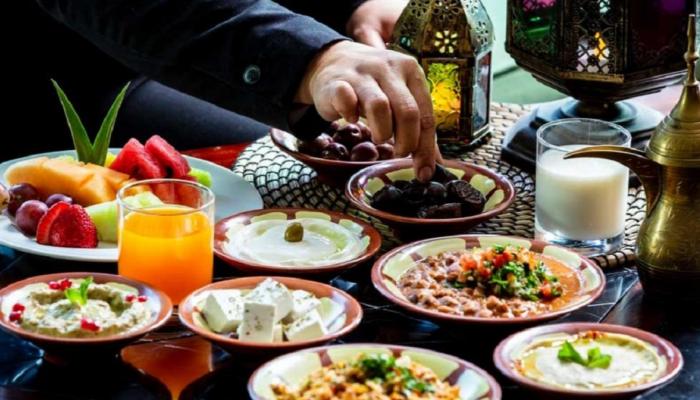 7 أطعمة مشبعة عليكِ تناولها في سحور رمضان 