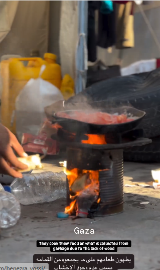 بسبب النقص في الخشب  ..  ابناء قطاع غزة يطهون الطعام على مخلفات القمامة 