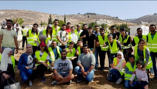 مشاركة جامعة عمان الأهلية في مبادرة زراعة "حديقة أو زيتونة" في السلط