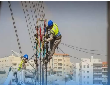 فصل كهربائي عن مناطق في 3 محافظات الاحد