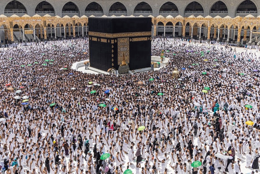 السعودية: بدء استقبال المعتمرين وإصدار تأشيراتهم