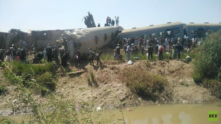 سقوط عدد من الضحايا في اصطدام قطارين في مصر  .. فيديو 