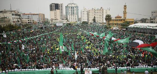 بالصور  ..  حشود في غزة للتأكيد على وحدة الدم و المصير