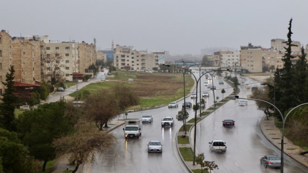 انخفاض ملموس وسط أجواء باردة وماطرة في أغلب مناطق المملكة حتى السبت