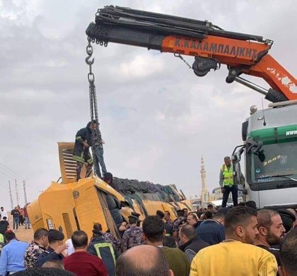 جامعة الزرقاء تصدر بيانا حول حادث تدهور إحدى حافلاتها