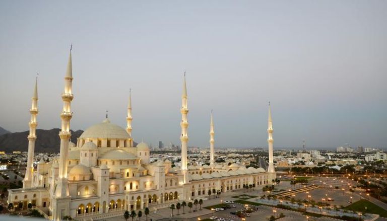 جامع الشيخ زايد الكبير بالفجيرة ..  أيقونة معمارية تجسد رسالة التسامح
