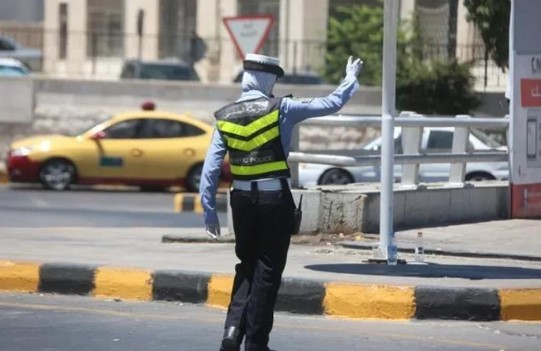 تباطؤ مروري جراء تعطل مركبة داخل نفق المشاغل بعمان