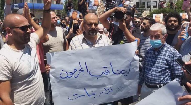 وسم "نزار بنات" يكتسح مواقع التواصل الاجتماعي في فلسطين تنديدا باغتياله