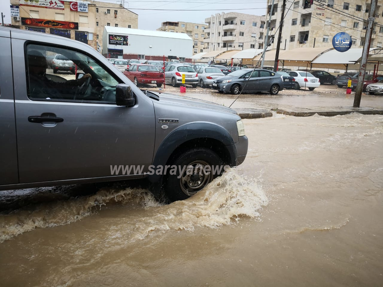 بالصور .. مياه الأمطار تغرق شوارع مدينة اربد