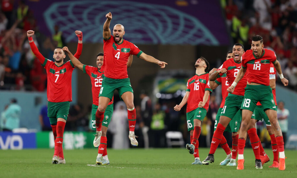 لا يعرف لاعب واحد ..  أمريكى يربح مليون دولار بعد رهانه بفوز المغرب على إسبانيا