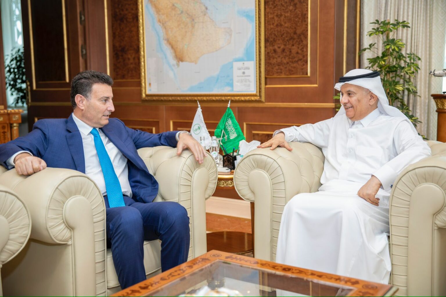 رئيس مجلس النواب يلتقي وزير البيئة والمياه والزراعة السعودي