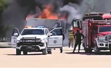 السيطرة على حريق التهم عربة «فود ترك» في الكويت