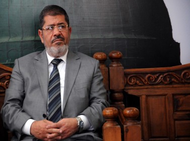 مرسي يمثل امام المحكمة ومخاوف من تجدد العنف