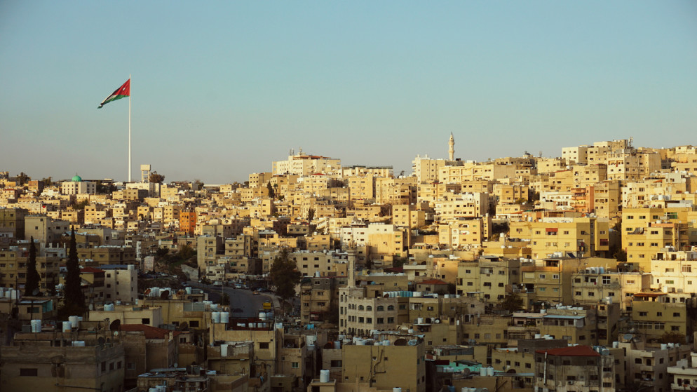 أجواء مشمسة ودافئة في أغلب المناطق السبت