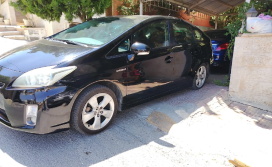 Toyota Prius 2011, black تويوتا بريوس موديل 2011 لون اسود