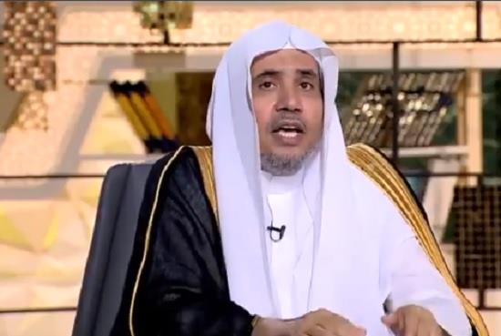 بالفيديو  ..  الأمين العام لرابطة العالم الإسلامي: الصلاة في الشوارع و على الأرصفة في البلاد غير الإسلامية "باطلة و محرمة"