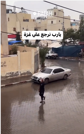 شاب نازح يصرخ ويستنجد " يا رب نرجع على غزة" 