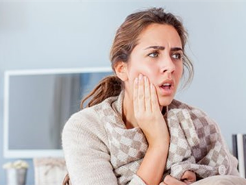 7 أسباب لآلام الأسنان في الصباح ..  اليكم هذه العلاجات المنزلية لتخفيفها