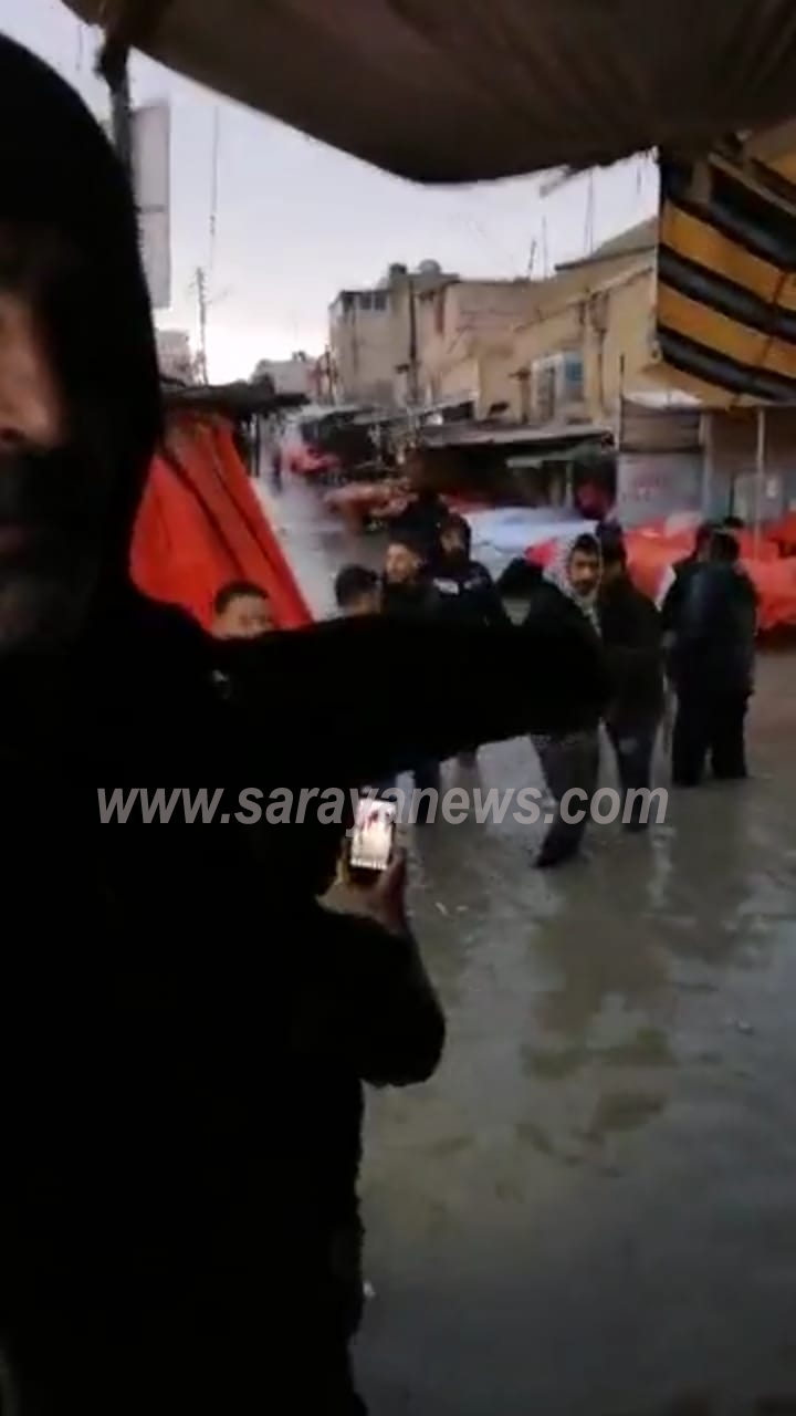 بالصور  ..  مخيم الزرقاء يغرق  ..  ومواطنون يتسائلون " وين ابو السكر "