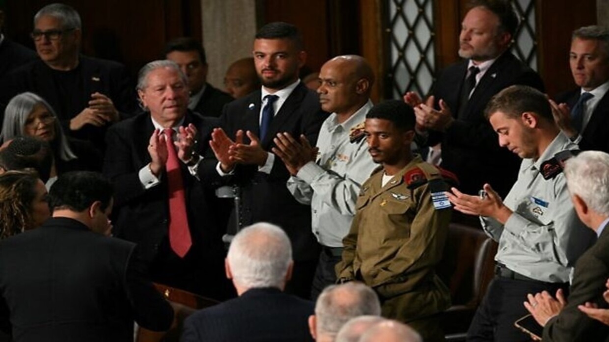 من هو الجندي الإسرائيلي "المسلم" الذي حضر مع نتنياهو ووقف له الكونغرس مصفقا؟ - (فيديو)