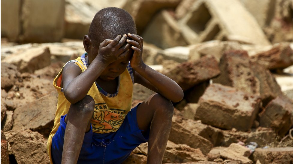 انهيار الجنيه السوداني يزيد معاناة الفارين من الحرب