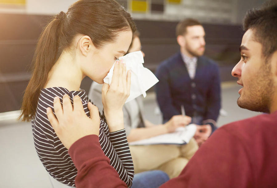 أحببت فتاة وتغيرت بعد الخطبة إلى فتاة أخرى، فهل أستمر معها؟