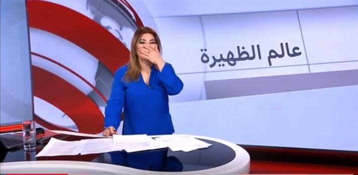 مذيعة نشرة الأخبار في بي بي سي تصاب بنوبة ضحك - فيديو