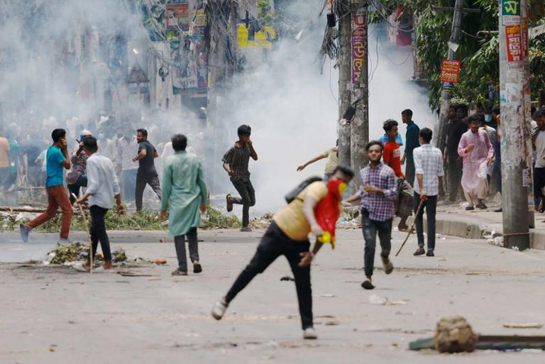 بنجلادش تمدد حظر تجول قبل نظر المحكمة لنظام حصص الوظائف الحكومية