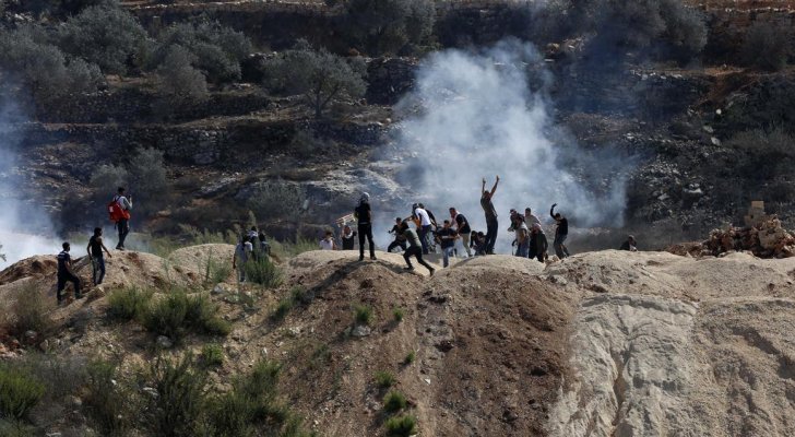 إصابة 11 فلسطينيا في مواجهات مع الاحتلال في بيتا