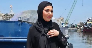 رحاب الجمل بائعة مكياج أون لاين فى مسلسل برغم القانون مع إيمان العاصى