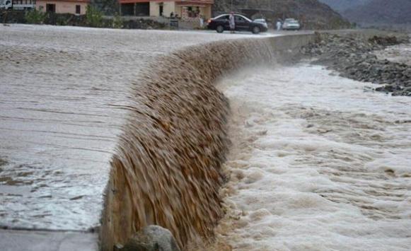 أمطار غزيرة جنوبي المملكة وتحذيرات من خطر جريان السيول