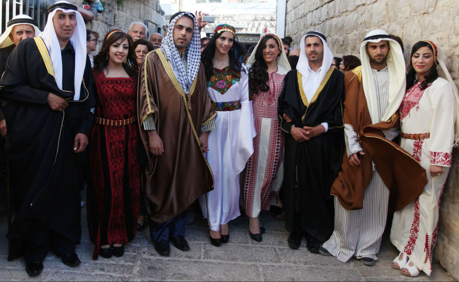 بالفيديو  ..  تعرف على عادات وتقاليد العرس الفلسطيني