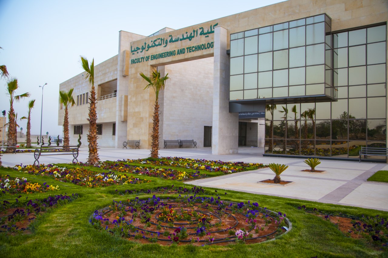 مشاركة كلية الهندسة والتكنولوجيا في جامعة الزيتونة الأردنية في مشروع السيارات الكهربائية والهجينة