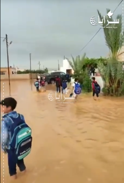 بالفيديو ..  السيول تداهم مدرسة ابتدائية في منطقة الباعج بالمفرق