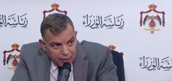 بعد 28 يوماً على توضيح سعد جابر لـ"سرايا"  ..  مؤسسات و بنوك ما تزال تفرض القفازات على المراجعين و"السوق السوداء" تتصدر  ..  فيديو