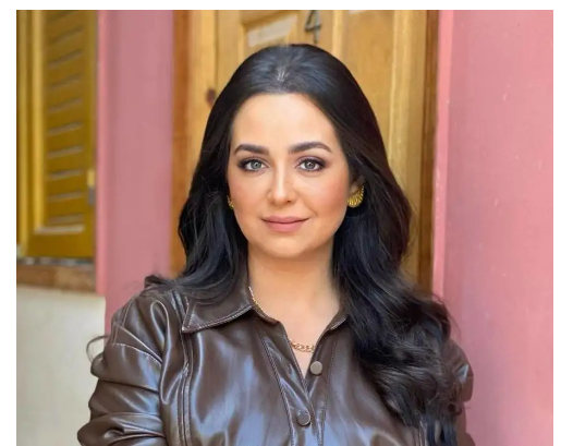 فنانة مصرية تُحذر من تناول الطعام في سلسلة مطاعم عالمية شهيرة